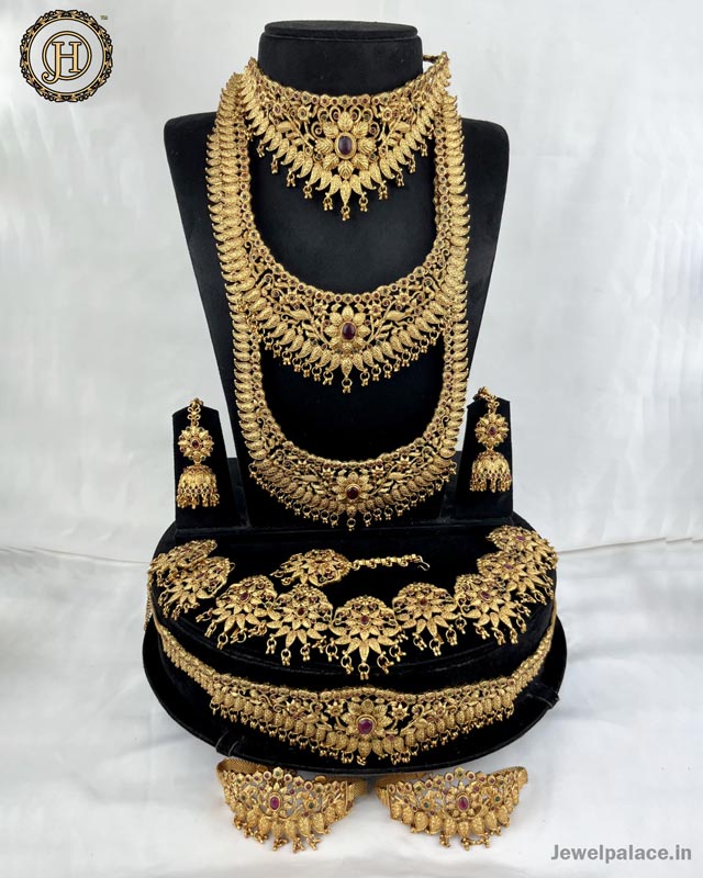Latest Gold Plated Elegant South Indian Temple Design Bridal