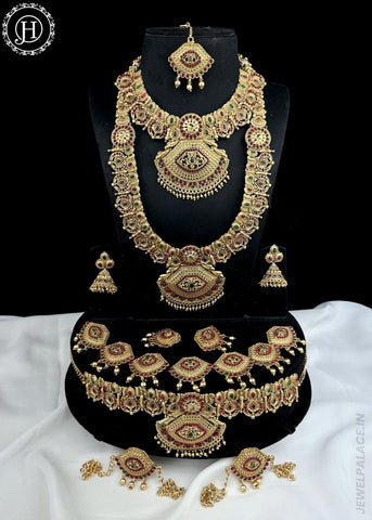 Pretty Traditional South Indian Bridal Jewellery Set JH5573