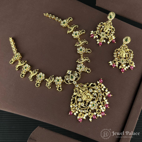 High-Class Bridal Statement Necklace with Kemp Stones and Grand Finish