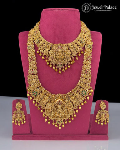 Gold necklace and earrings set on a pink stand with 'Jewel Palace' branding.